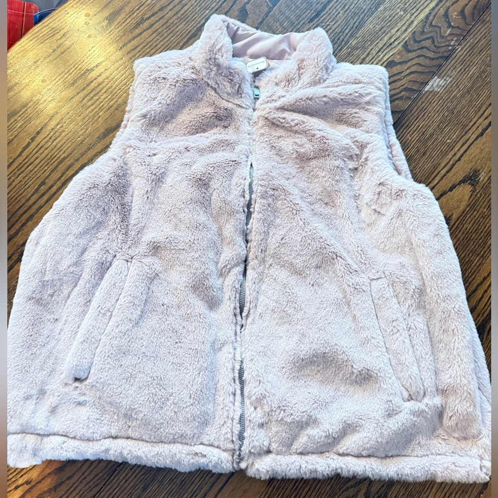 NWT Reversible Time and Tru Faux Fur Vest